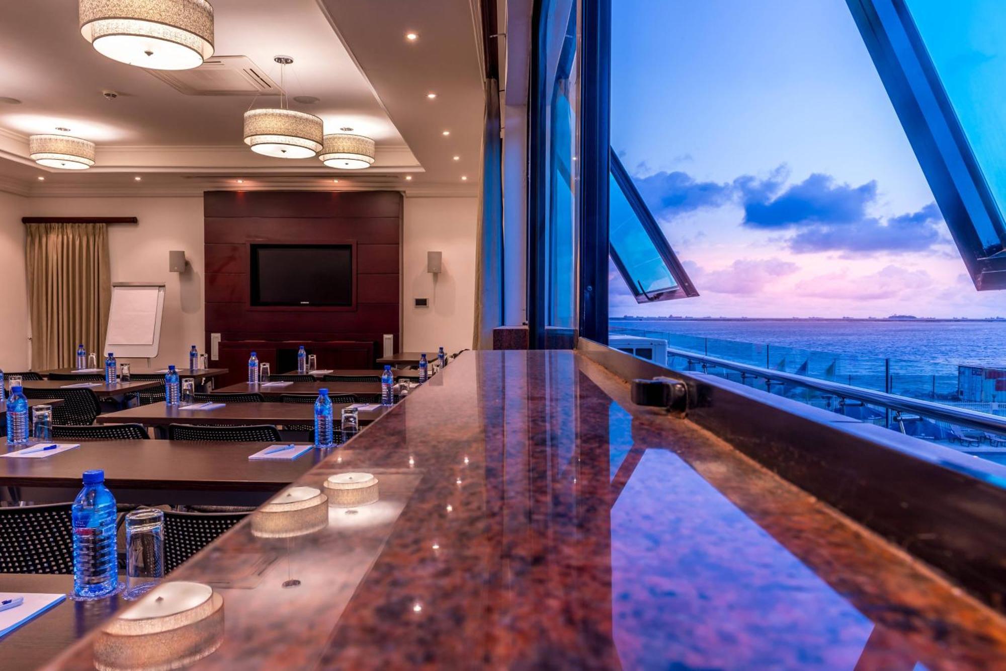 Protea Hotel By Marriott Lagos Kuramo Waters Exterior photo