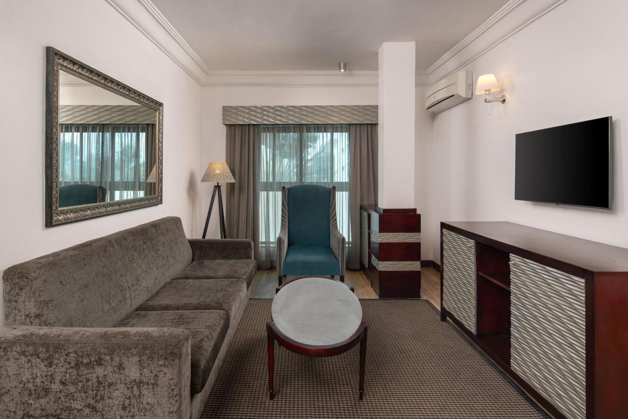 Protea Hotel By Marriott Lagos Kuramo Waters Exterior photo