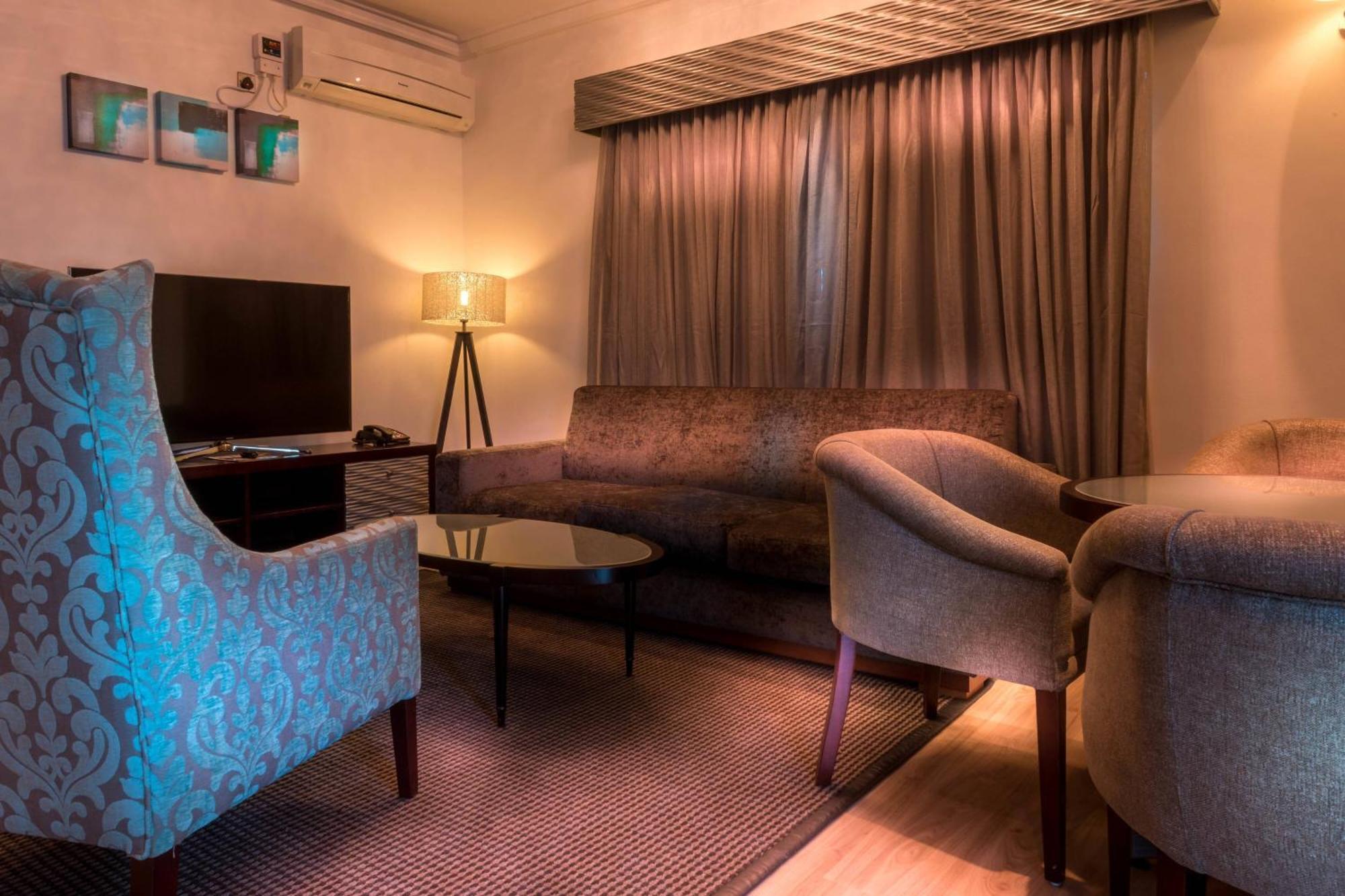 Protea Hotel By Marriott Lagos Kuramo Waters Exterior photo