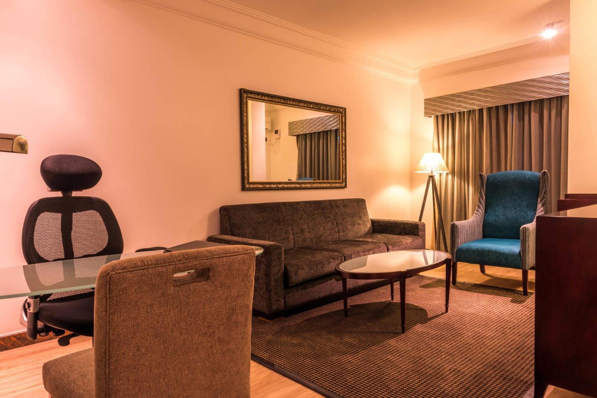Protea Hotel By Marriott Lagos Kuramo Waters Exterior photo